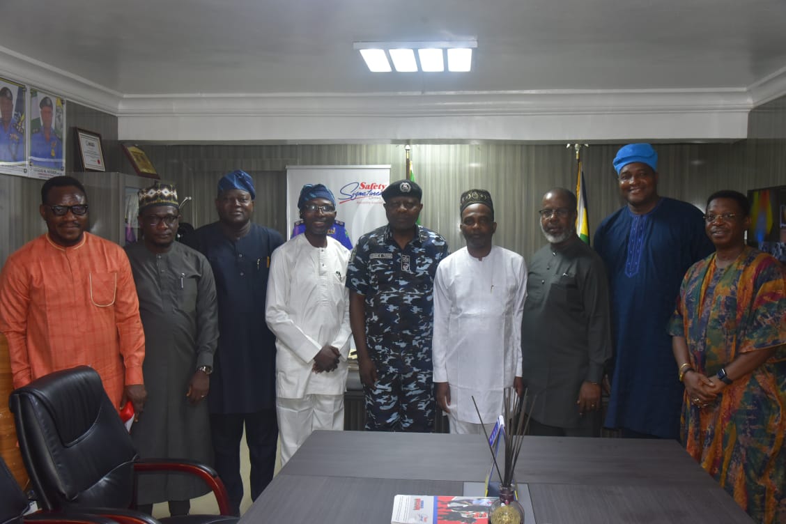 Lekki residents partner police on security